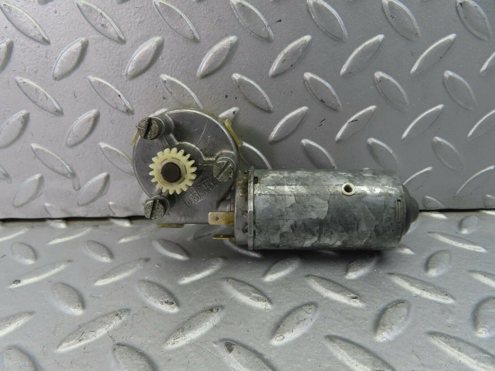 9245 Mercedes-Benz C124 300CE Coupe Seat Belt Presenter Motor Right 0390206694