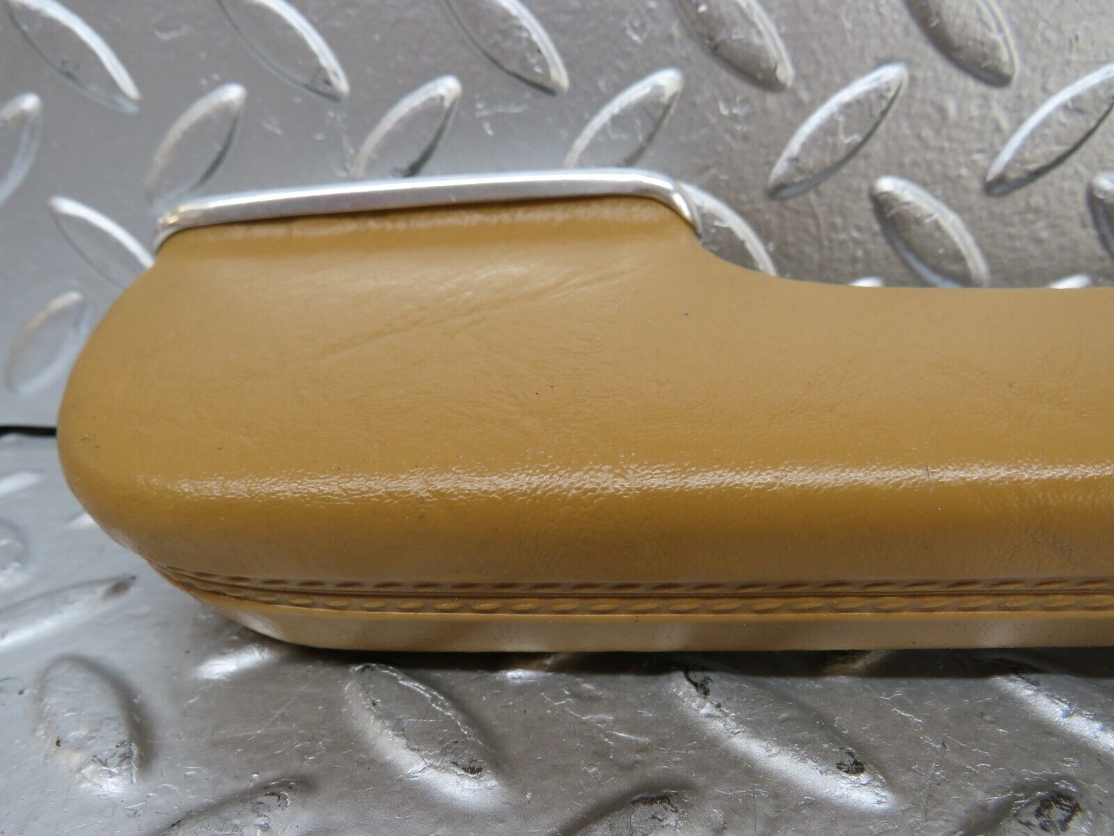 27218 Mercedes-Benz W123 280E Left Interior Door Handle Palomino 1239701701