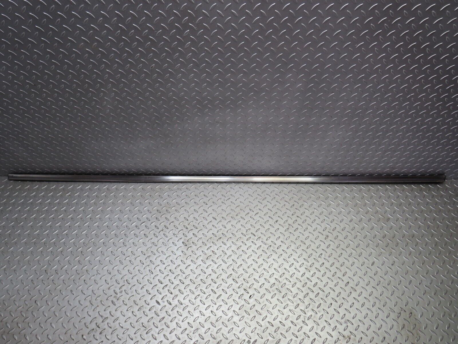 26345 Mercedes-Benz W116 450SE Left Skirt Chrome