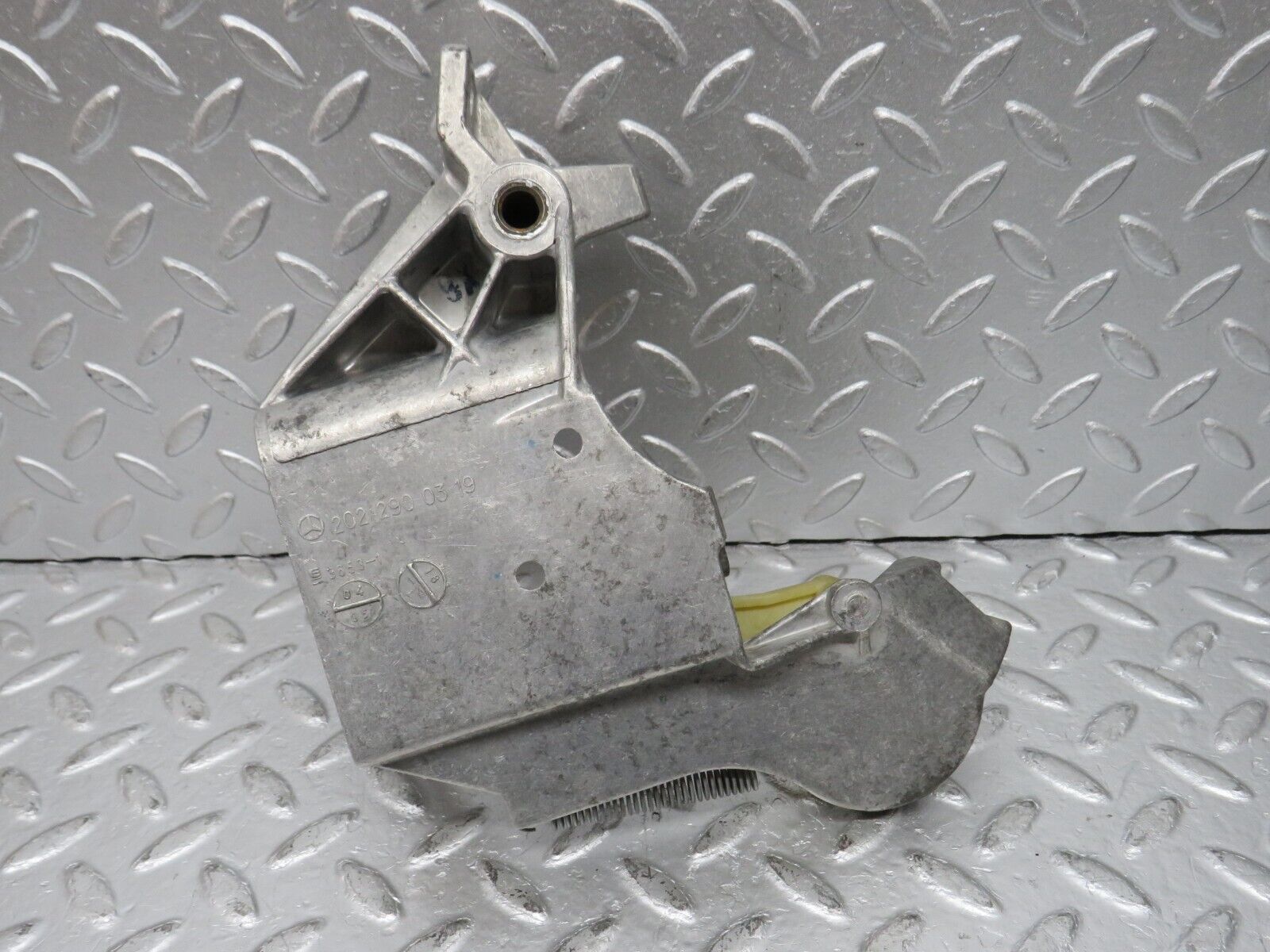 33415 Mercedes-Benz W202 C180 Brake Pedal Bracket 2022900319 2022920031