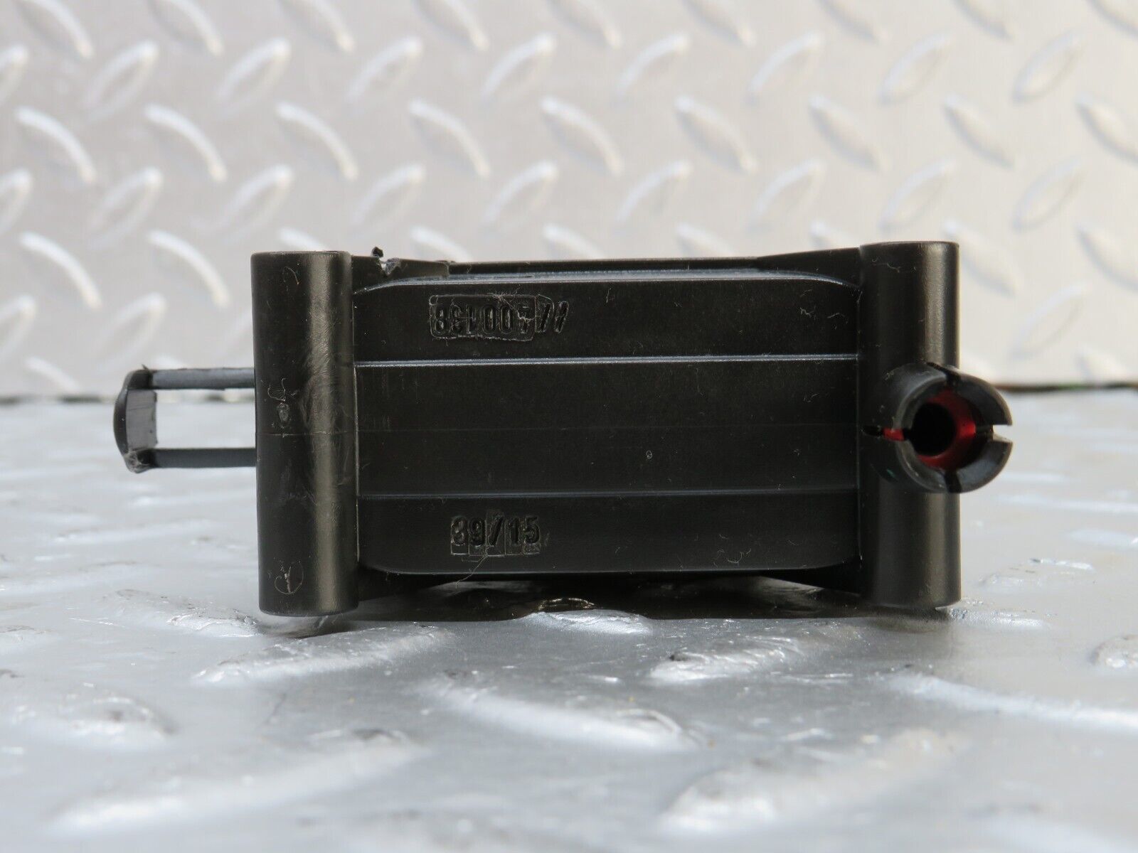 33902 Mercedes-Benz W124 260E Door Lock Vacuum Actuator Front Right