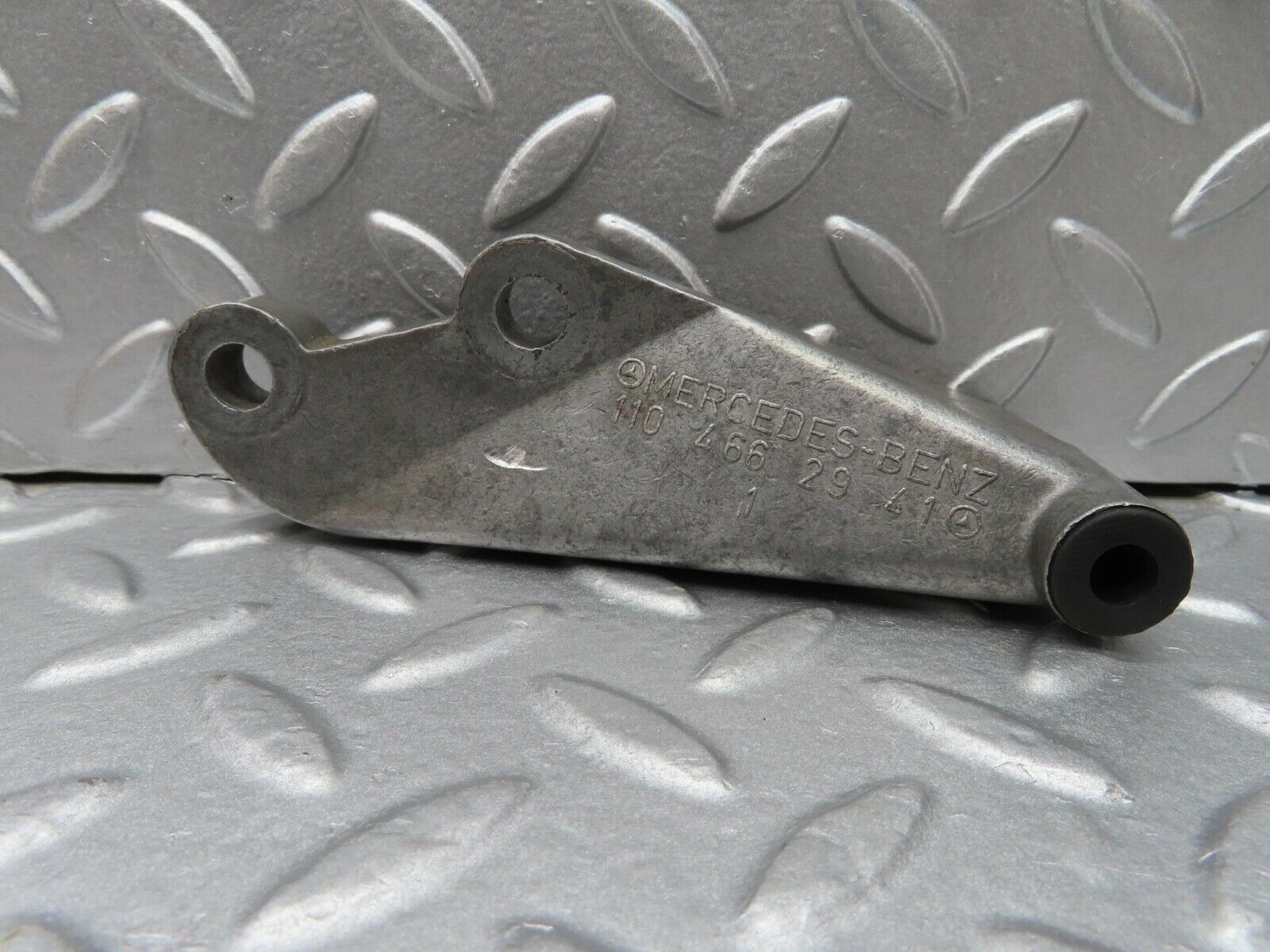 14046 Mercedes-Benz C107 280SLC Carrier Holder 1104662941