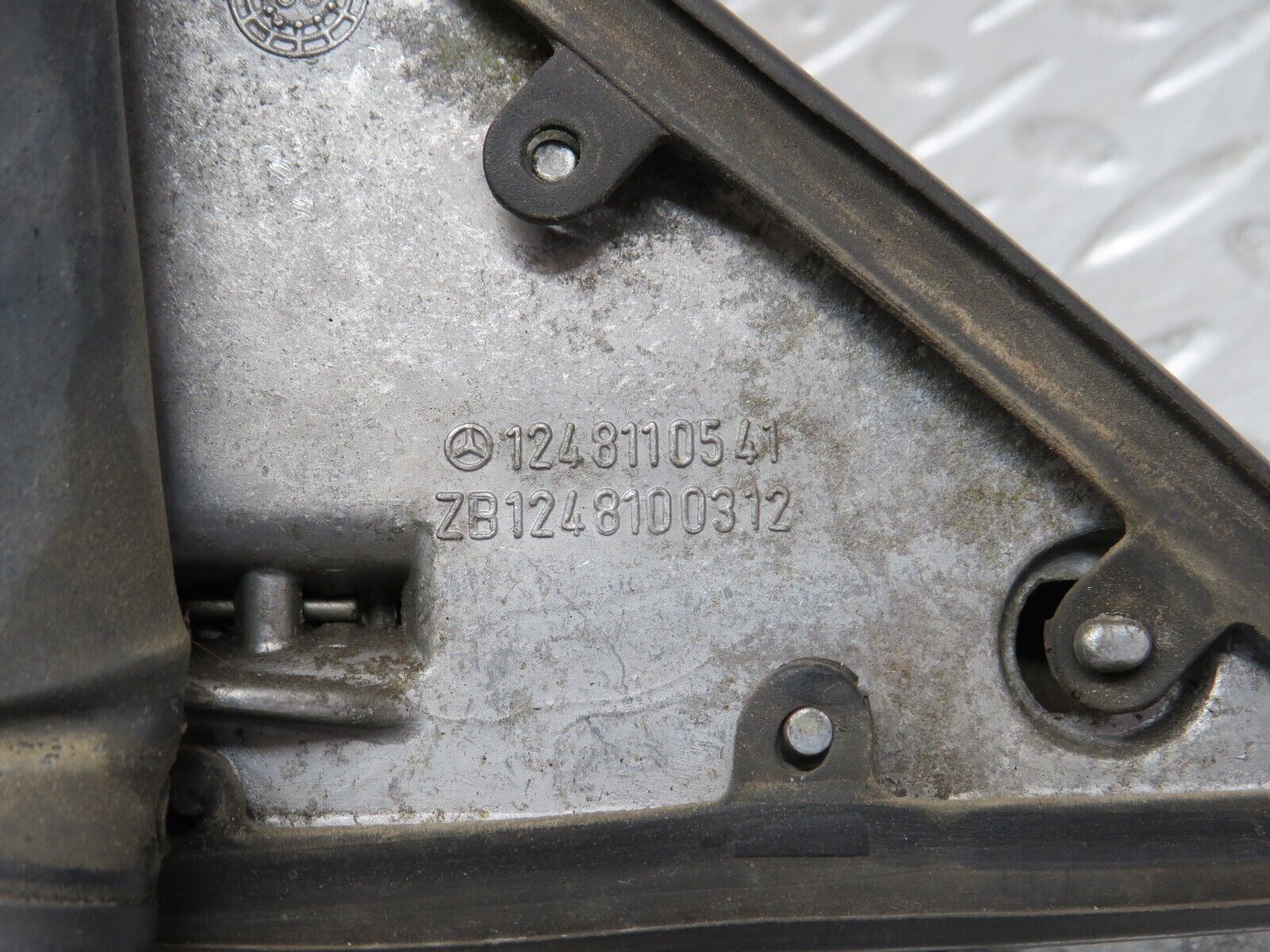 27668 Mercedes-Benz S124 300TE Wagon Wing Mirror Left Side Electric 1248110541