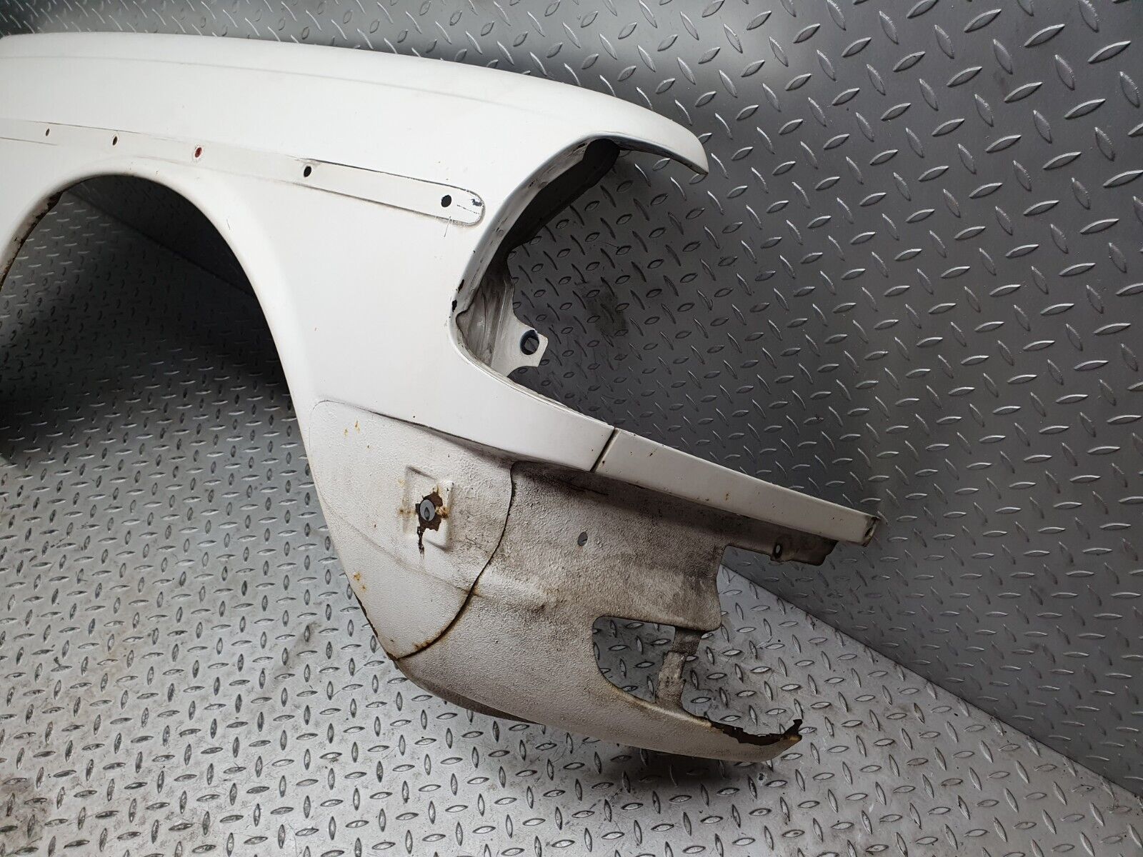 40809 Mercedes-Benz W123 300D Front Right Wing Fender