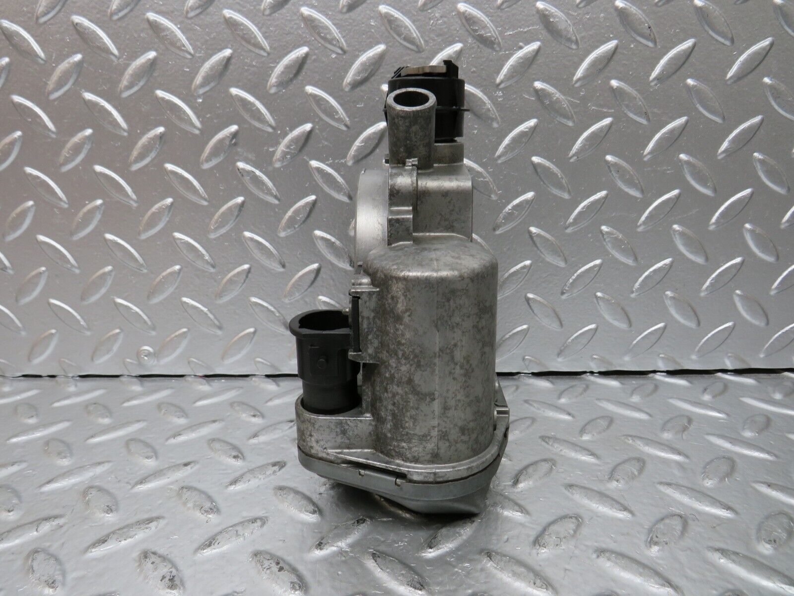 24835 Mercedes-Benz W140 S320 Throttle Body 1041410025