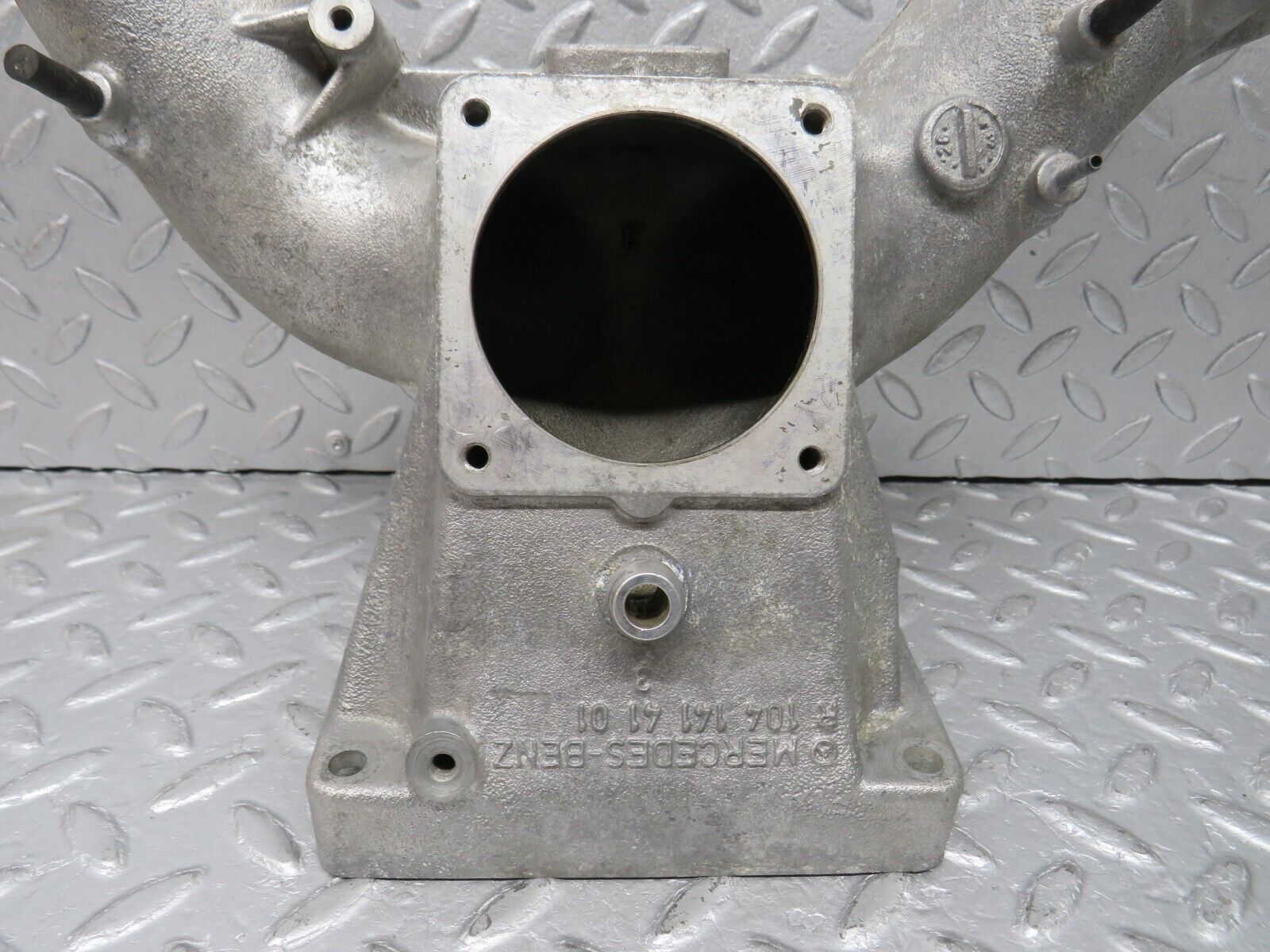 38165 Mercedes-Benz A124 320E Cabriolet Air Intake Manifold 1041414101