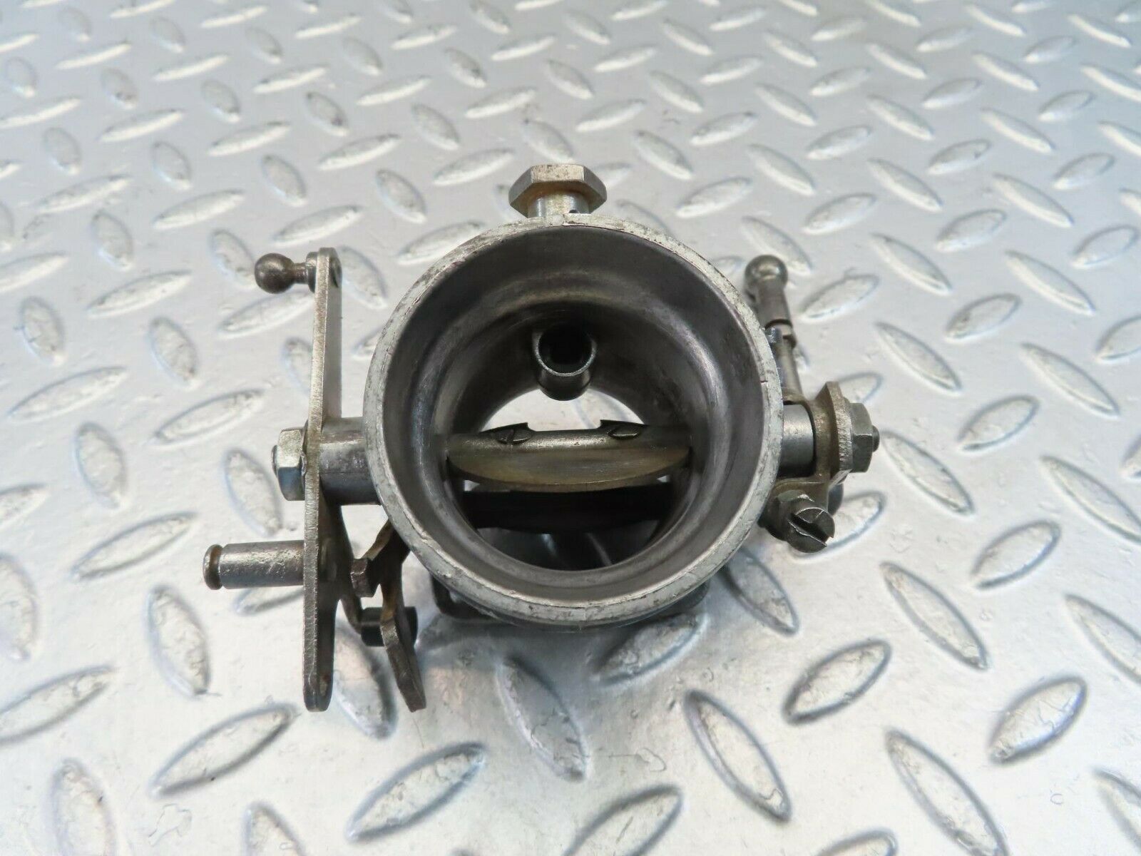 10960 Mercedes-Benz W115 220D Throttle Body Valve 6150710306