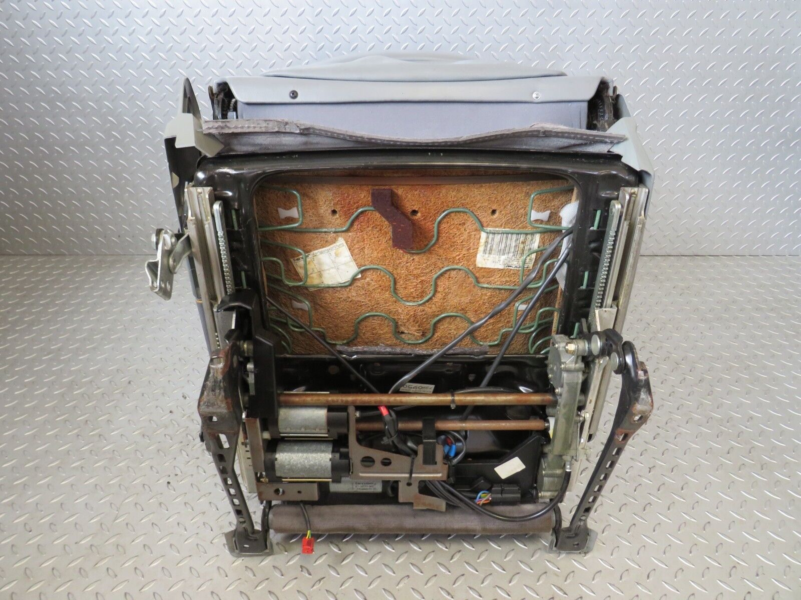 25697 Mercedes-Benz W124 280E Electric Front Right Seat Grey