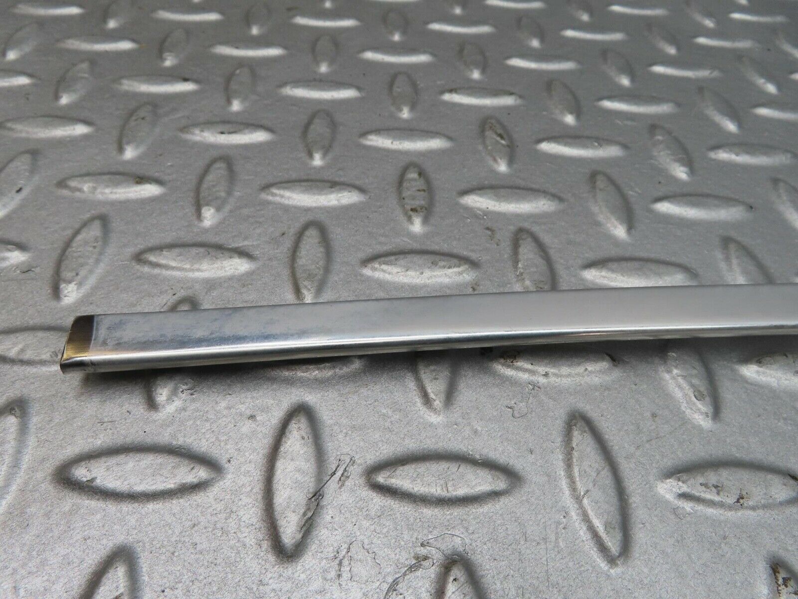 13602 Mercedes-Benz W123 200 Front Left Door Window Chrome Frame