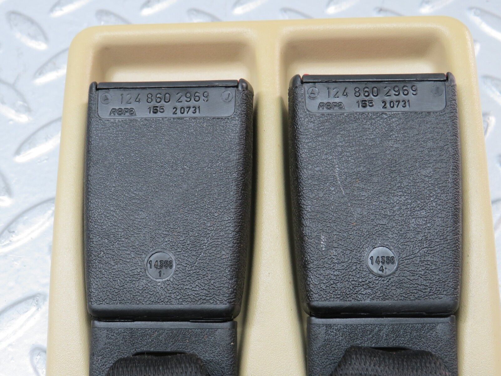 27821 Mercedes-Benz S124 300TE Third Row Seat Belt Set With Buckles