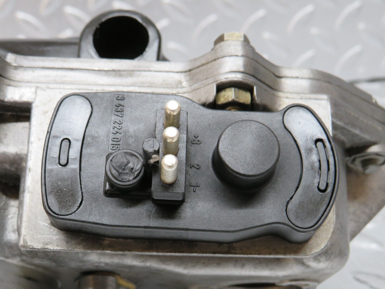 34153 Mercedes-Benz W124 260E Air Flow Mass Meter Sensor Bosch 1031410090