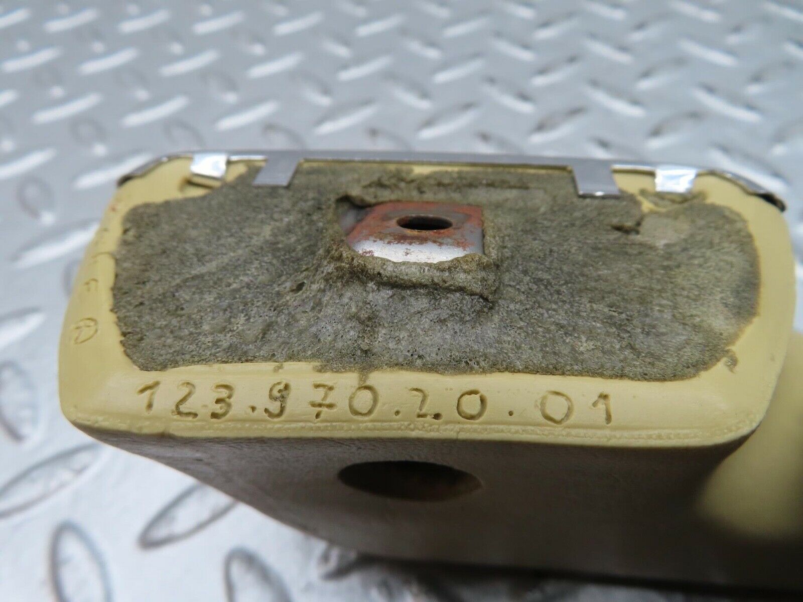 15300 Mercedes-Benz W123 230E Interior Door Handle Right 1239702001