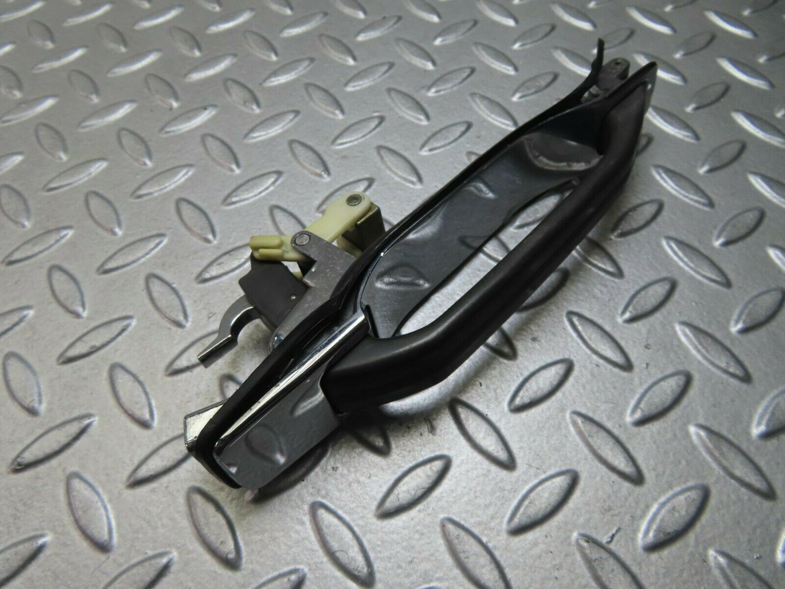 8762 Mercedes-Benz W126 Exterior Door Handle Rear 1267600059