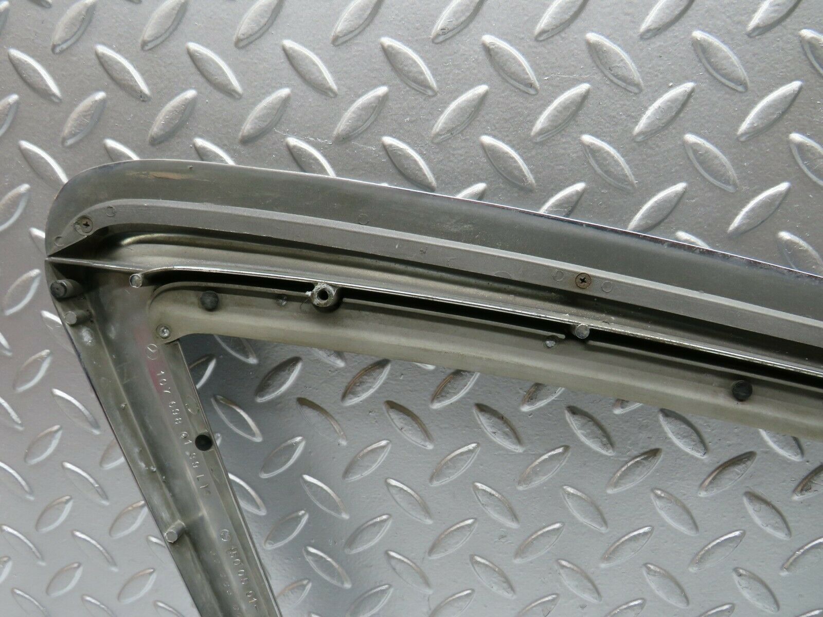 22733 Mercedes-Benz C107 450SLC Coupe Rear Window Trim Left 1076980189