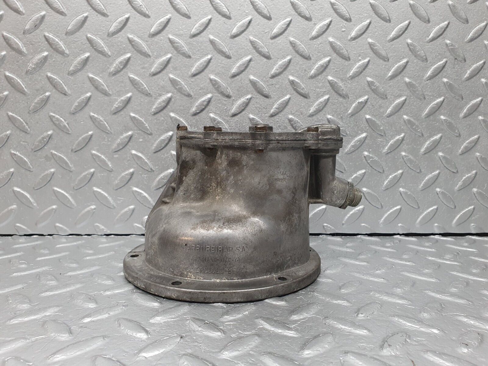 40851 Mercedes-Benz W123 300D Vacuum Pump 0002301395 7.20547