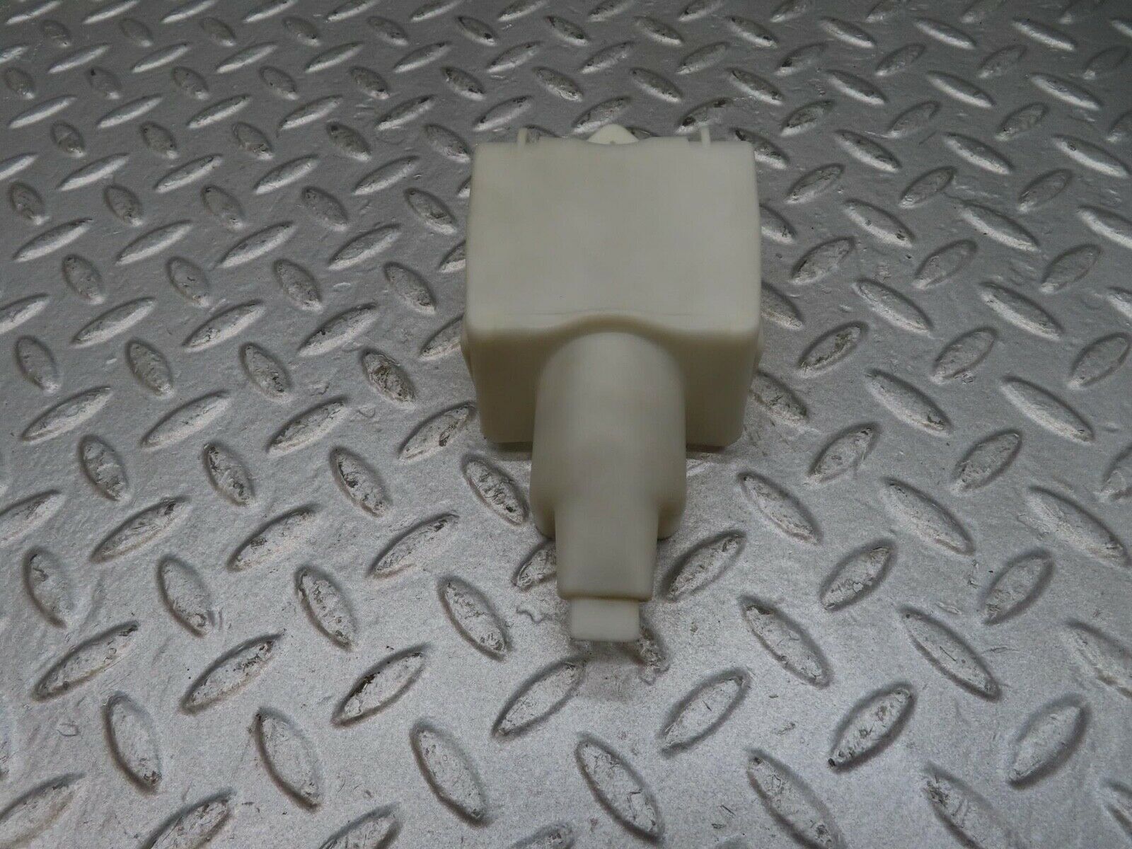 16222 Mercedes-Benz W124 260E Rear Door Lock Vacuum Actuator Cover 1248050590