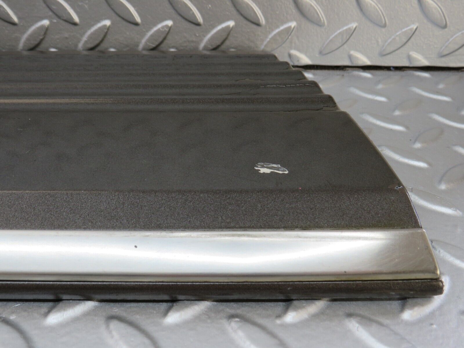 34267 Mercedes-Benz C126 380SEC Coupe Left Door Lower Moulding Trim 1266901140