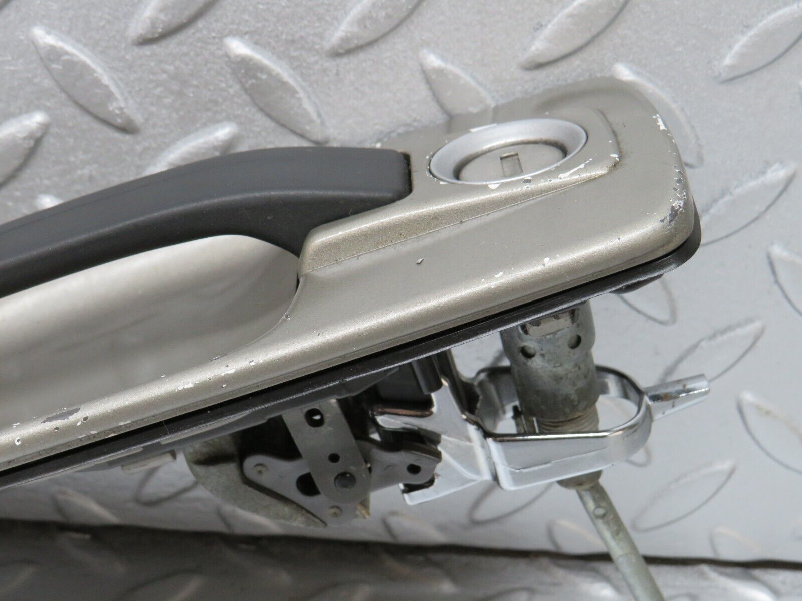 36873 Mercedes-Benz C126 420SEC Coupe Left Door Exterior Handle No Key