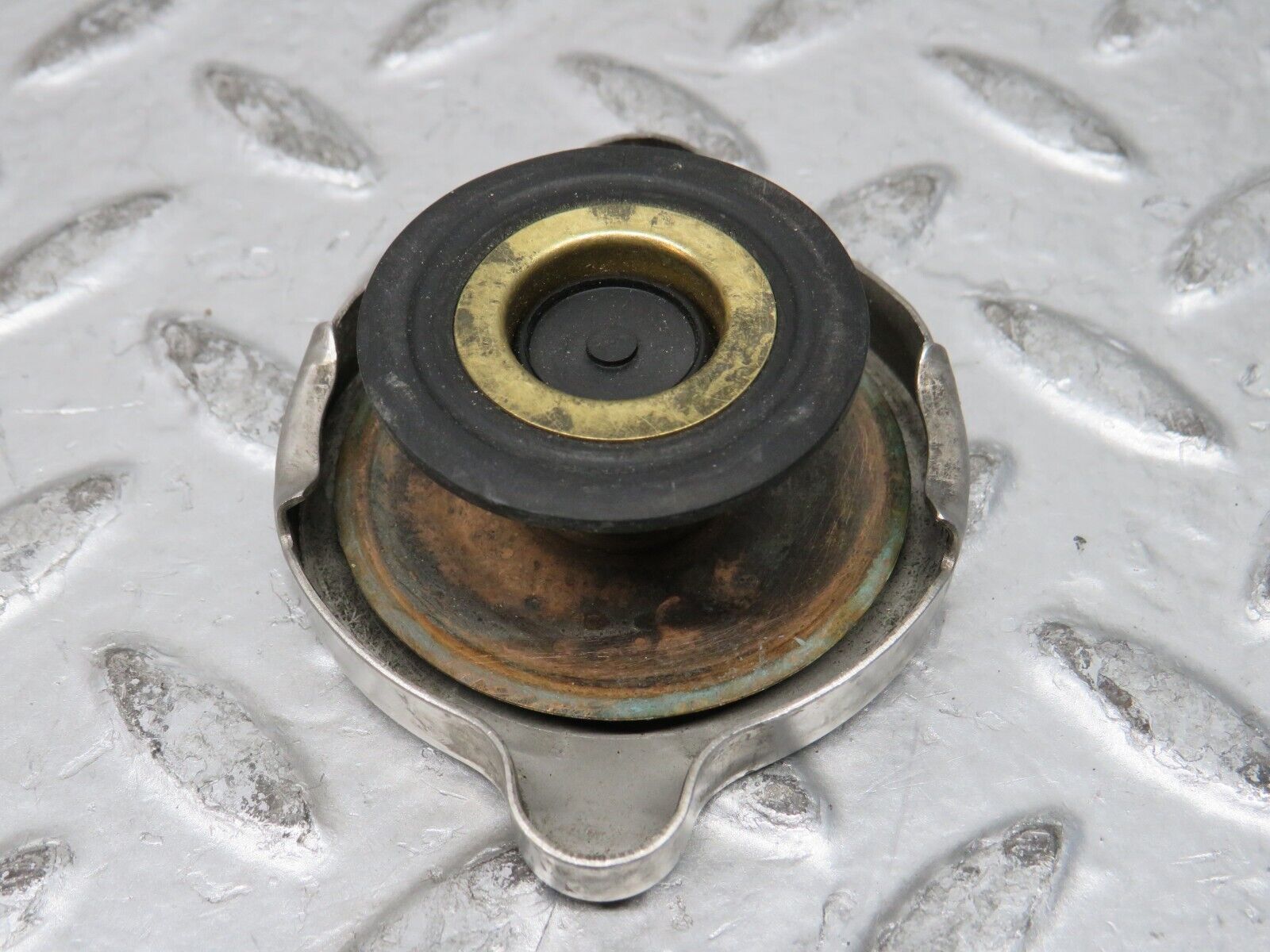 28612 Mercedes-Benz W123 230E Radiator Cap 1235010015