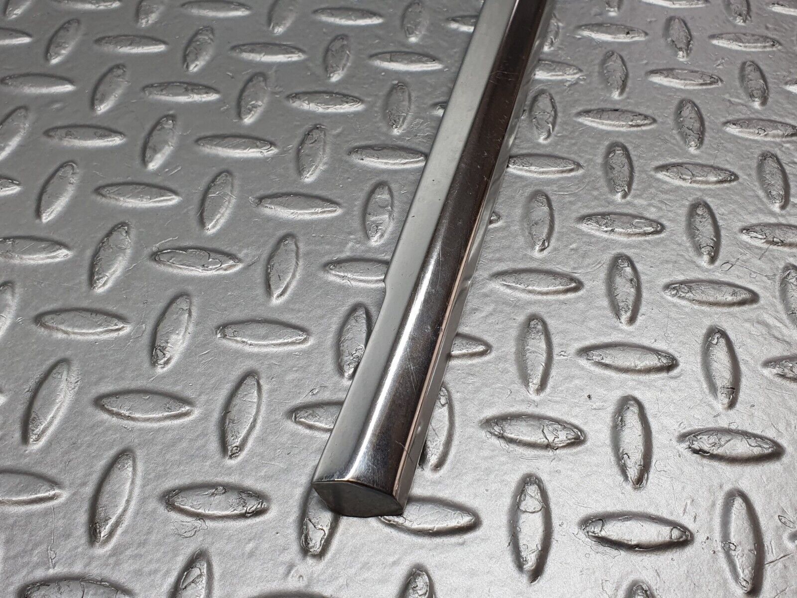 41188 Mercedes-Benz W126 300SE Rear Left Door Chrome Moulding Trim