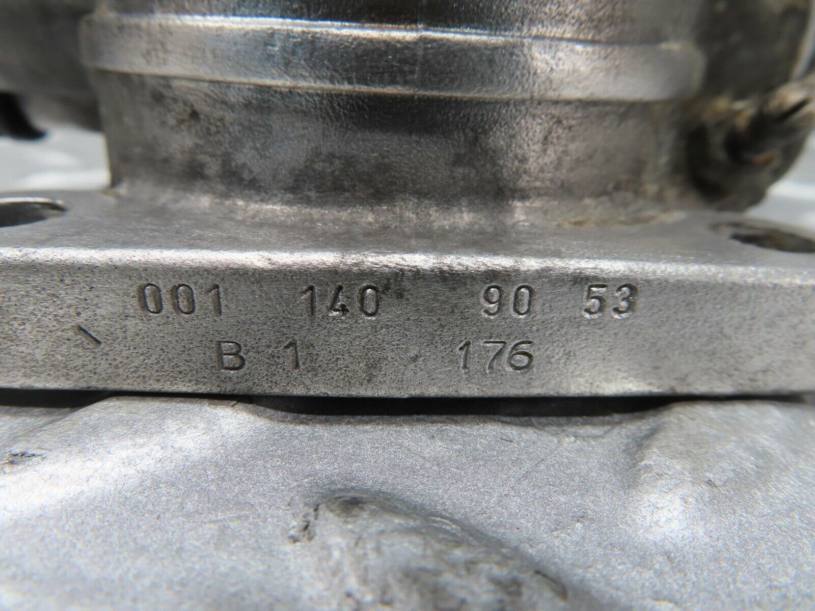 14611 Mercedes-Benz W201 190E Throttle Body Valve With Switch 0011409053