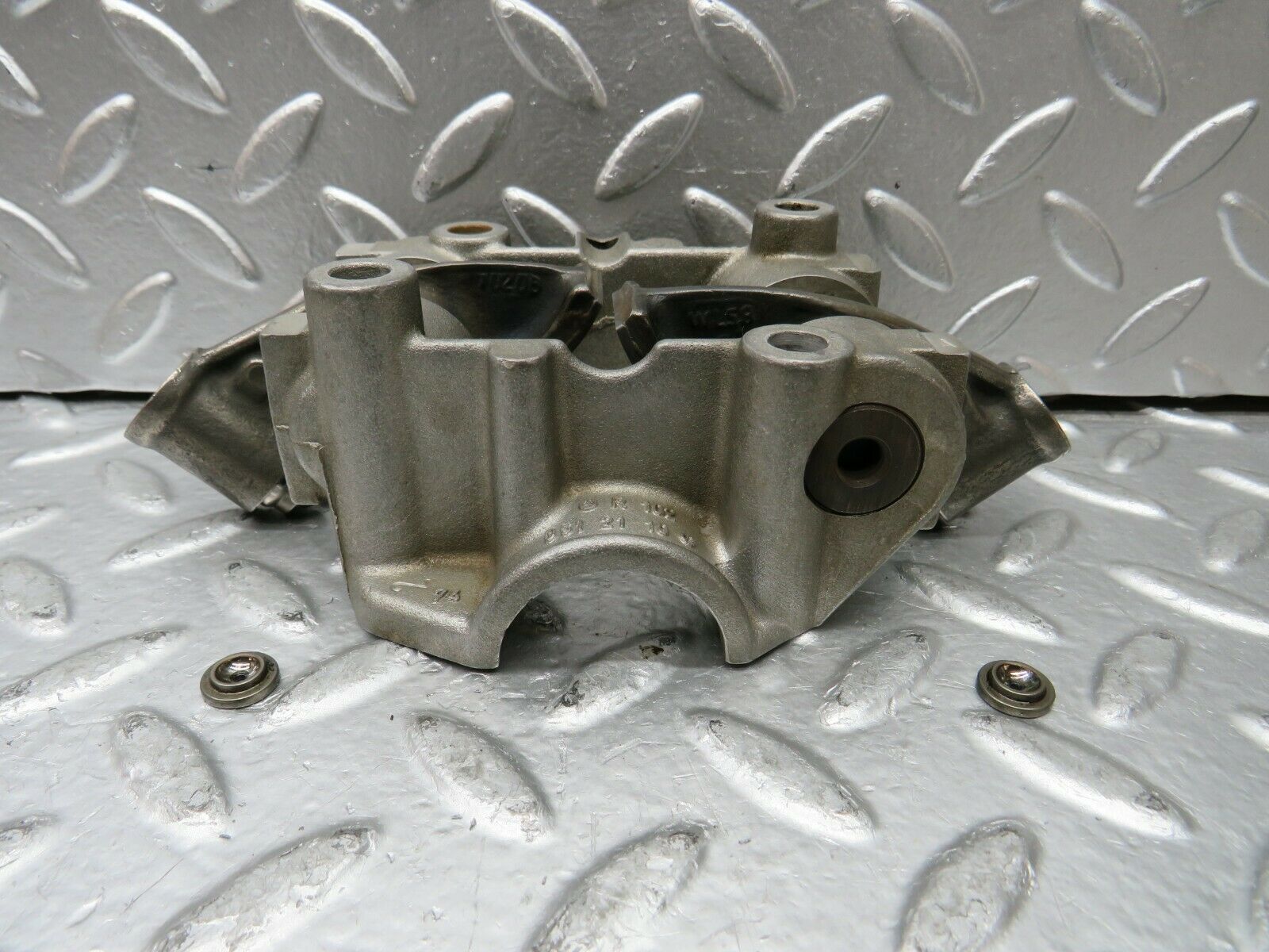 23073 Mercedes-Benz C123 230CE Coupe Rocker Arms Camshaft Bearing Block 1020512110