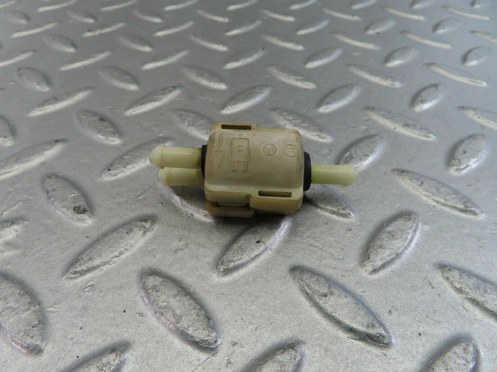 10104 Mercedes-Benz C123 230CE Coupe Windscreen Washer Fluid Distributor