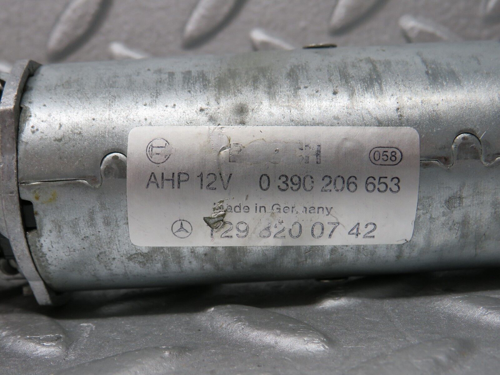 36851 Mercedes-Benz R129 300SL-24 Front Left Seat Adjustment Motor Bosch 1298200742 0390206653