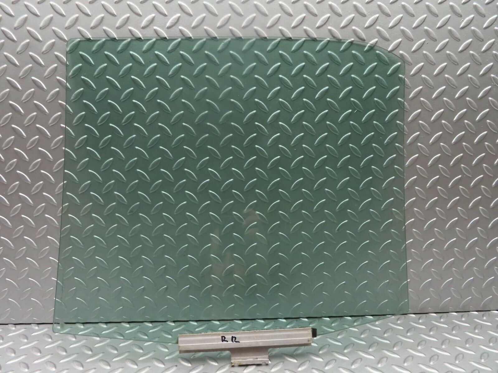 5384 Mercedes-Benz W124 230E Rear Right Door Window Glass