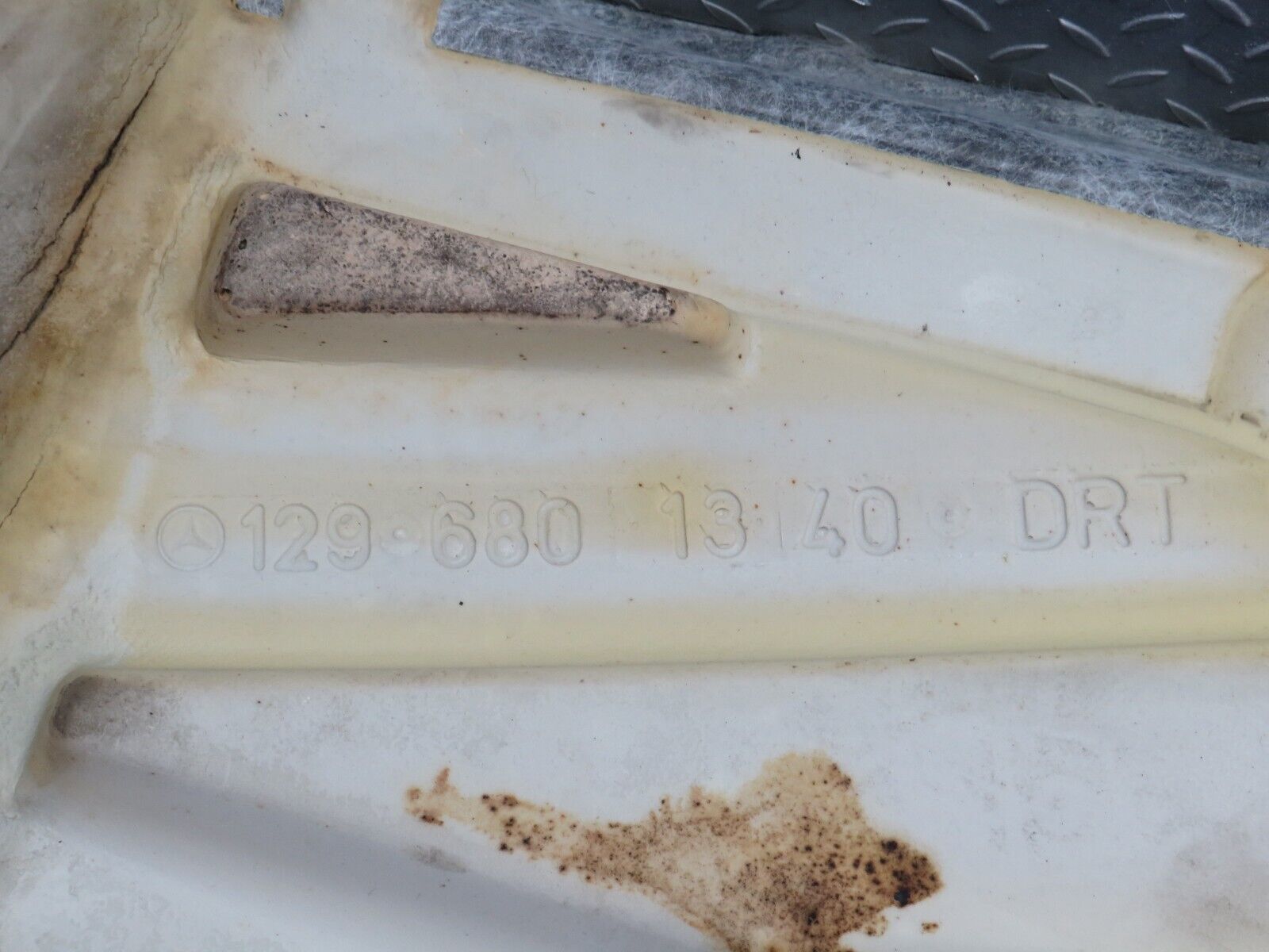 39536 Mercedes-Benz R129 320SL Coupe Front Left Floor Carpet Grey 1296801340