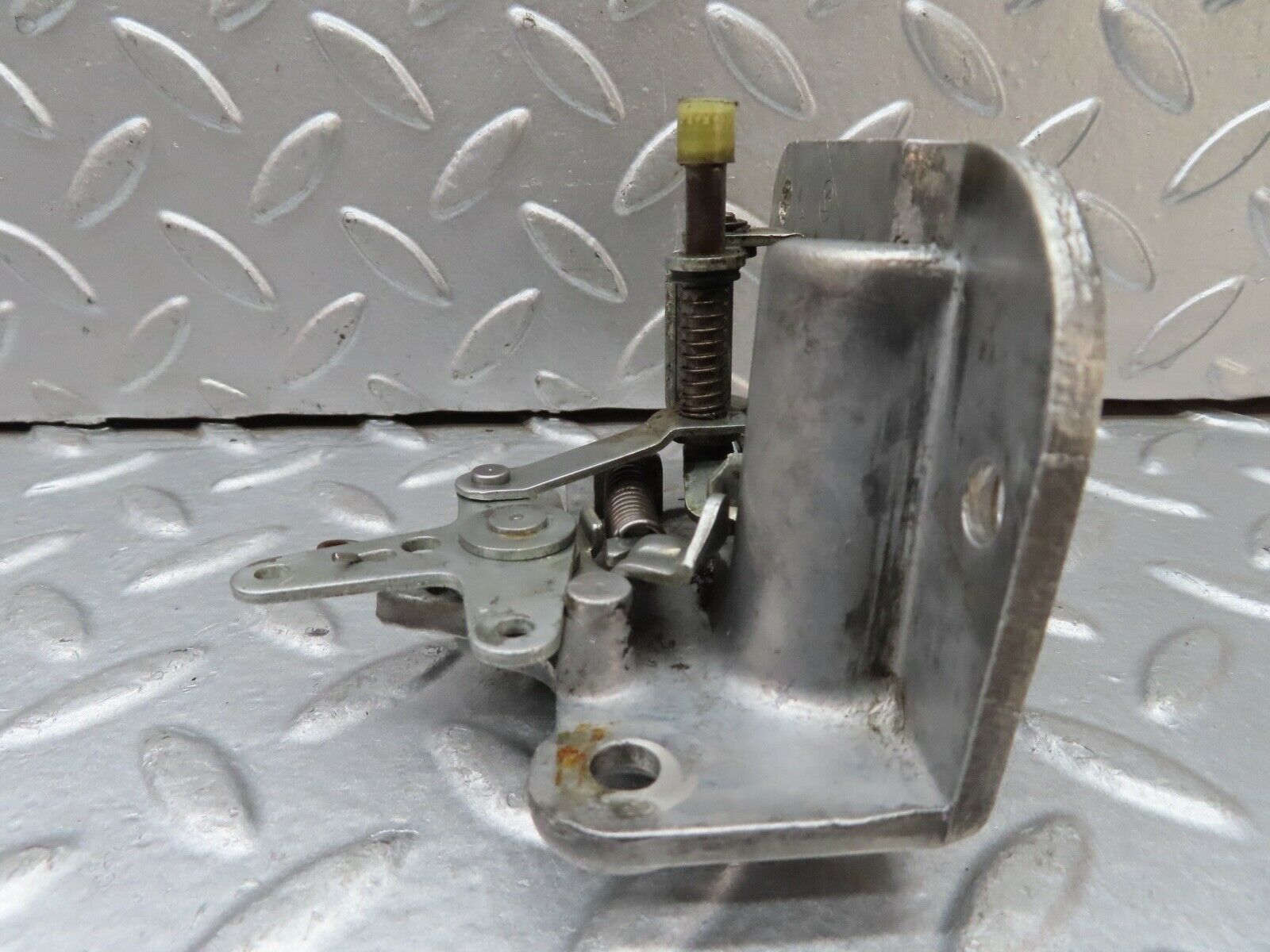 18585 Mercedes-Benz W120 W121 Ponton Rear Right Door Lock Mechanism