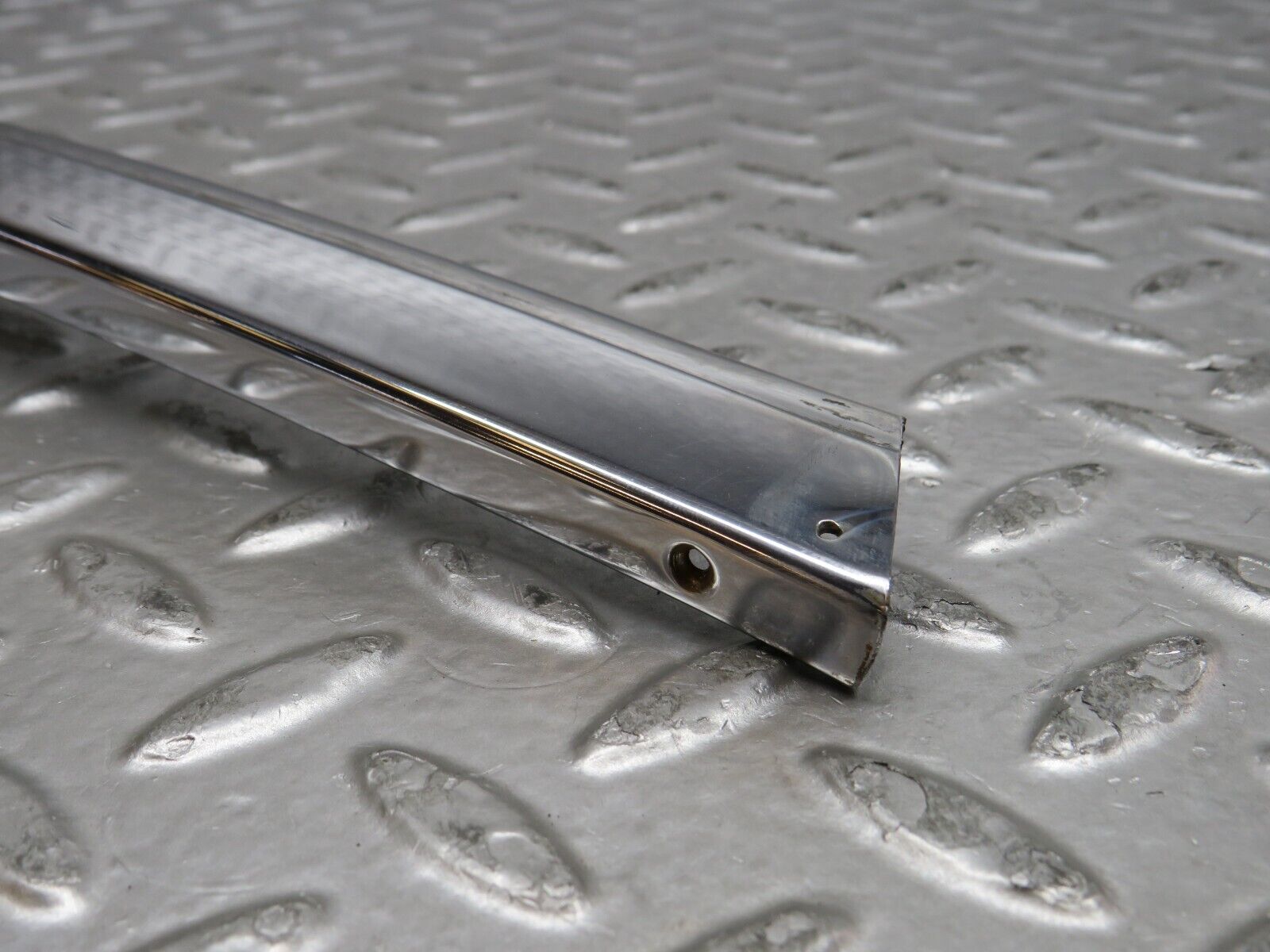 37316 Mercedes-Benz W109 300SEL Front Right Door Chrome Window Frame