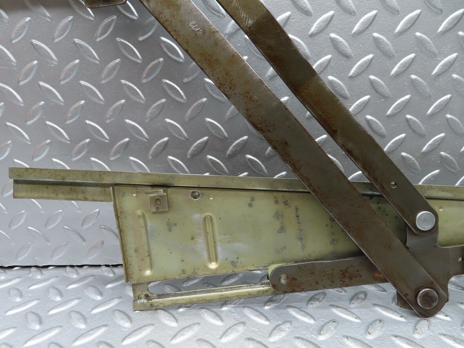 20332 Mercedes-Benz W114 280CE Coupe Front Right Manual Window Regulator