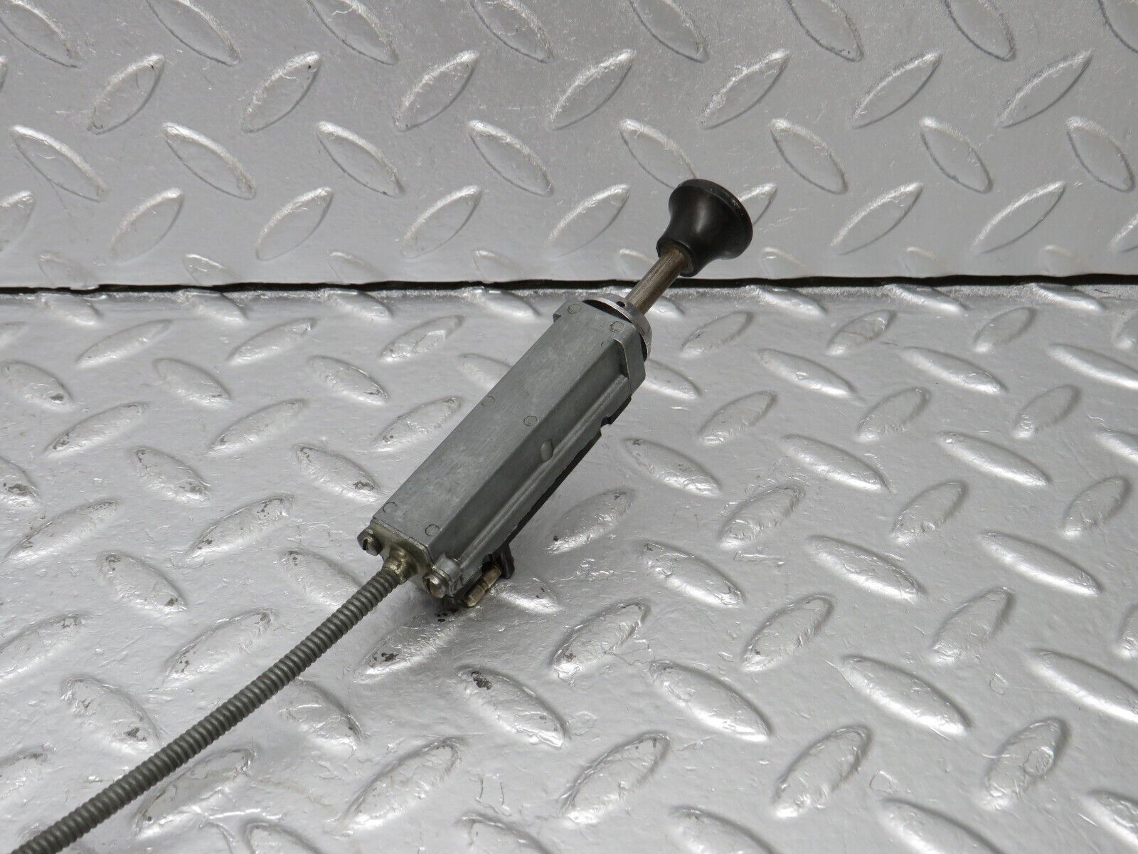 40453 Mercedes-Benz W110 230 Carburettor Choke Cable Pull Switch