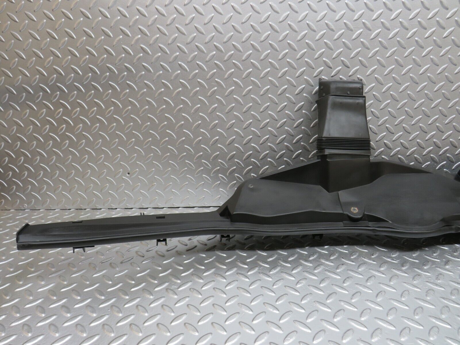 33514 Mercedes-Benz W202 C180 Air Duct 2028300144 2028300325