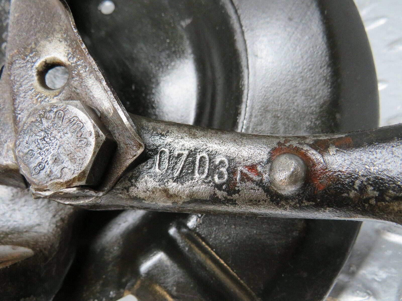 0848 Mercedes-Benz C107 350SLC Coupe Wheel Hub Front Right