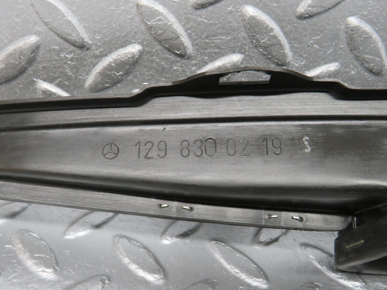 39786 Mercedes-Benz R129 320SL Coupe Dashboard Air Vent Duct 1298300219 1298300119