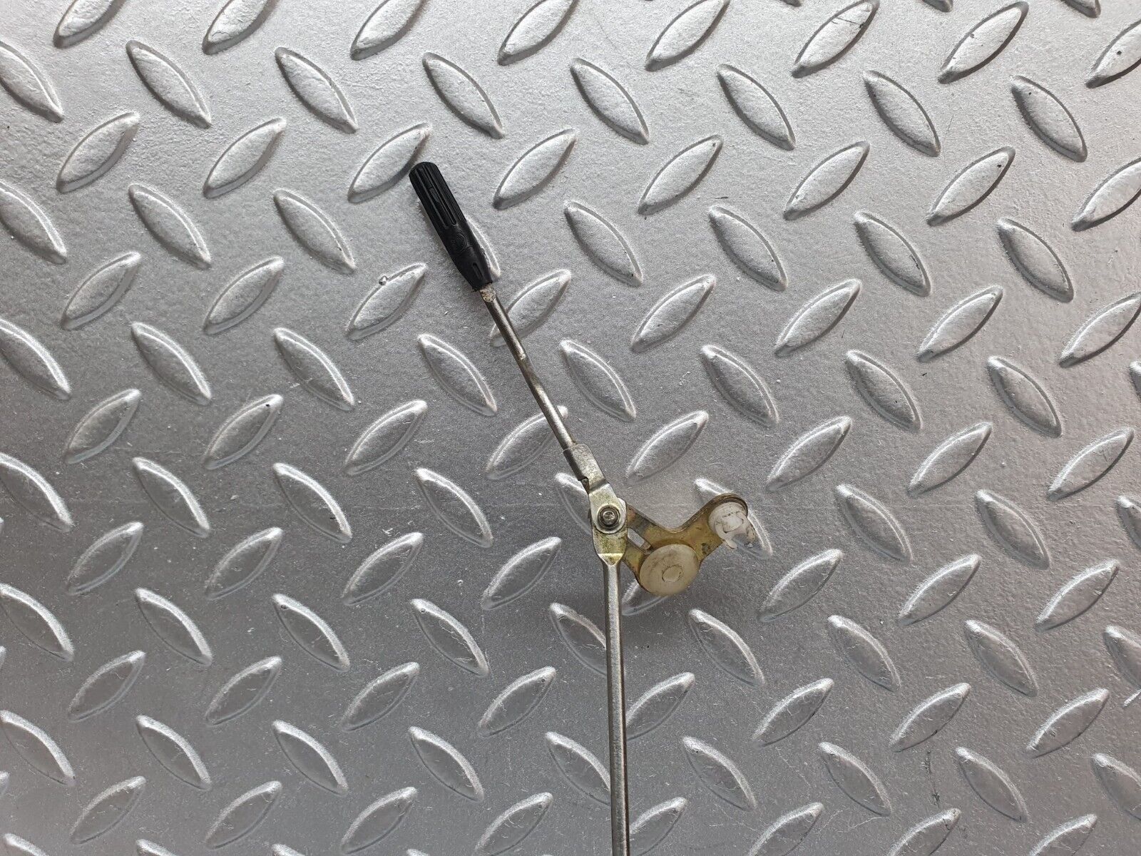 41079 Mercedes-Benz W126 300SE Rear Left Door Lock Vacuum Actuator & Knob