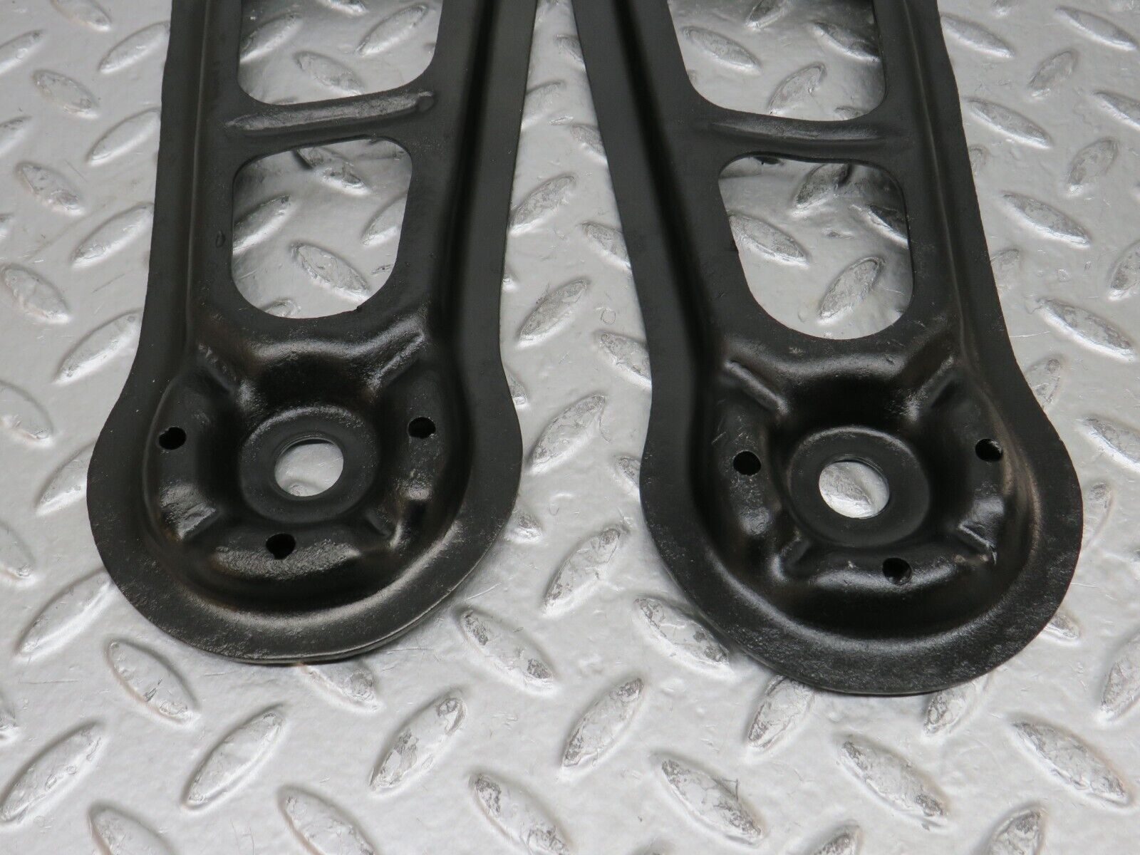 27908 Mercedes-Benz W123 280E Rear Suspension Axle Mounting Bracket