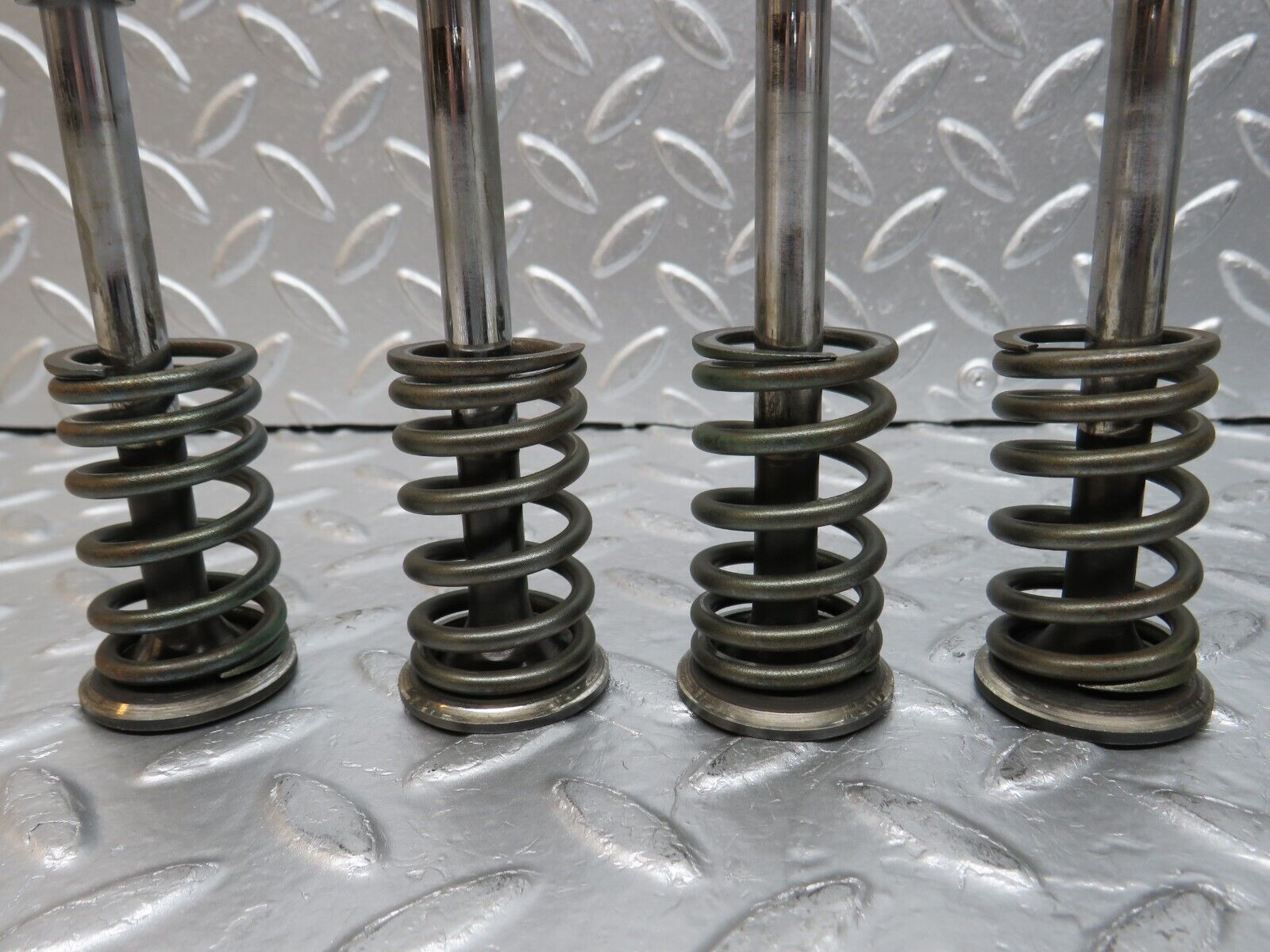 0886 Mercedes-Benz W123 240D Engine Exhaust Valve with Spring