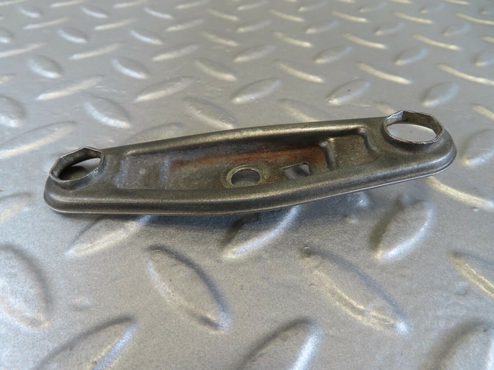 14038 Mercedes-Benz C107 280SLC Fuel Injector Bracket