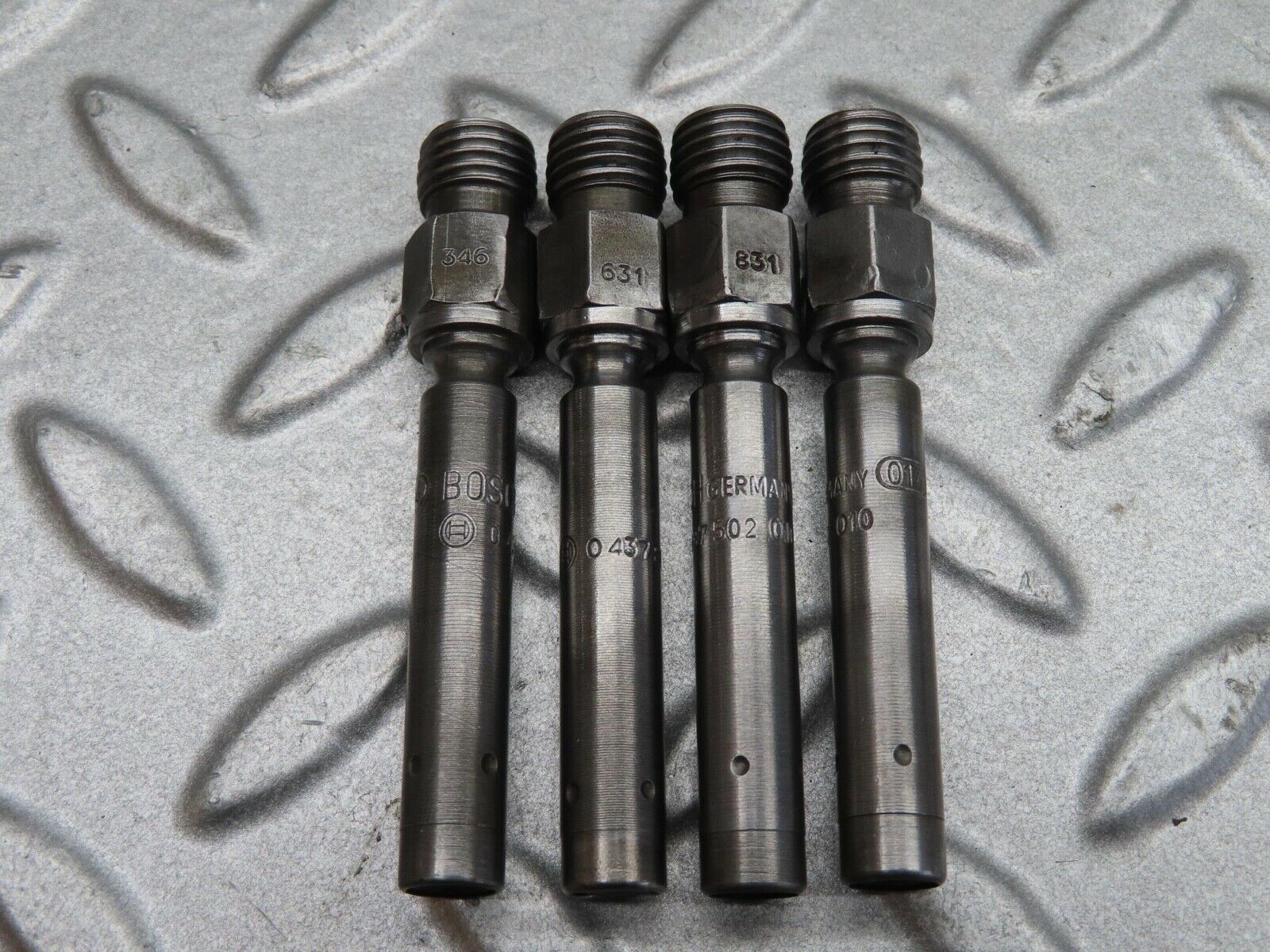 14400 Mercedes-Benz W116 350SE 4x Fuel Injectors Bosch 0437502010