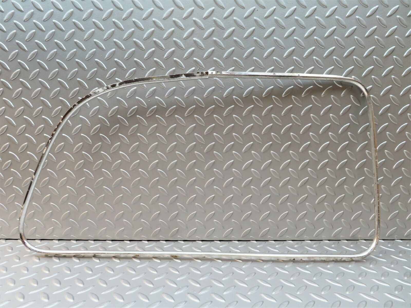 2047 Mercedes-Benz W105 219 PONTON Rear Right Door Chrome Trim