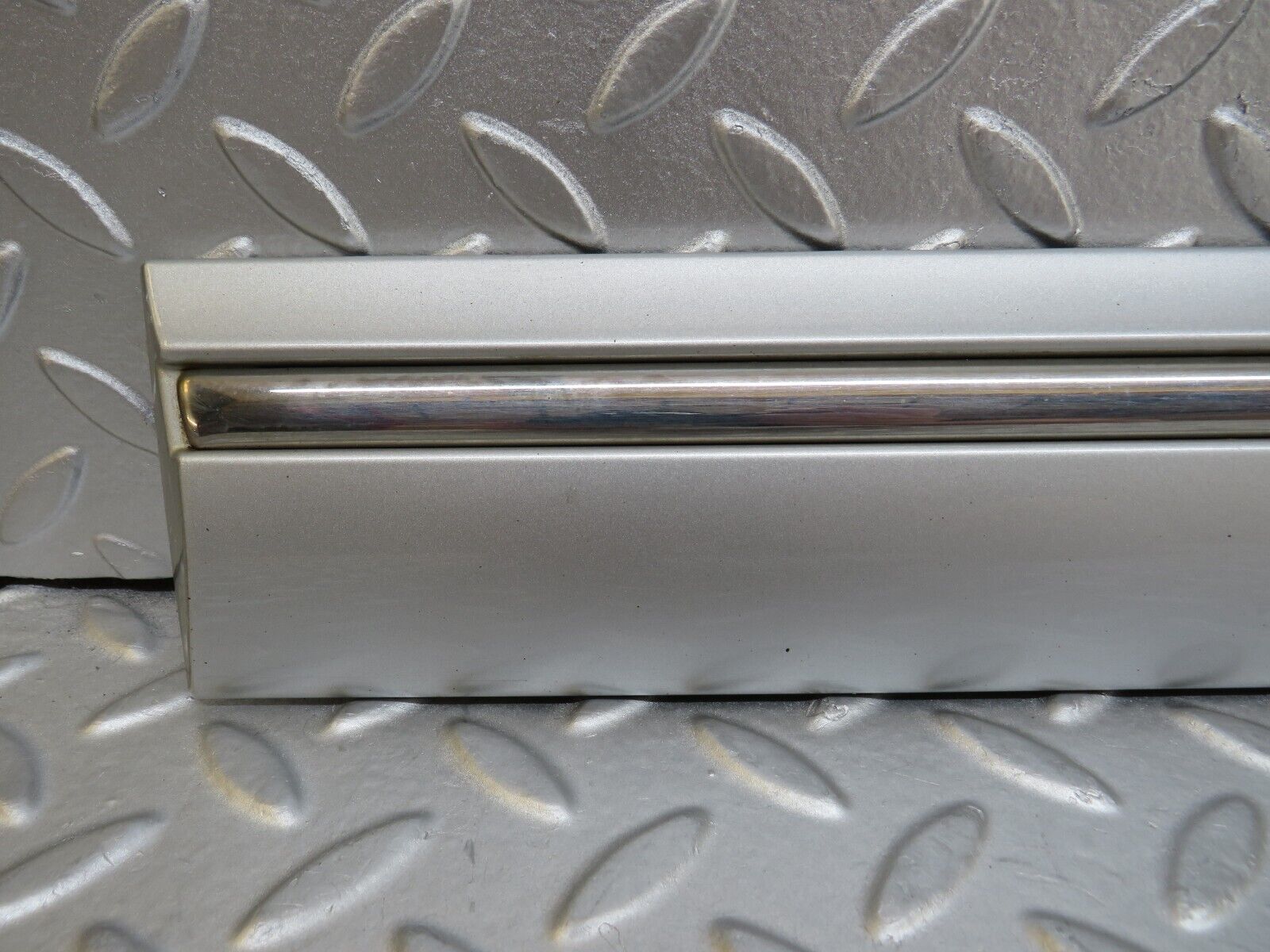 35013 Mercedes-Benz W210 320E Front Left Door Centre Moulding Trim 2106900382