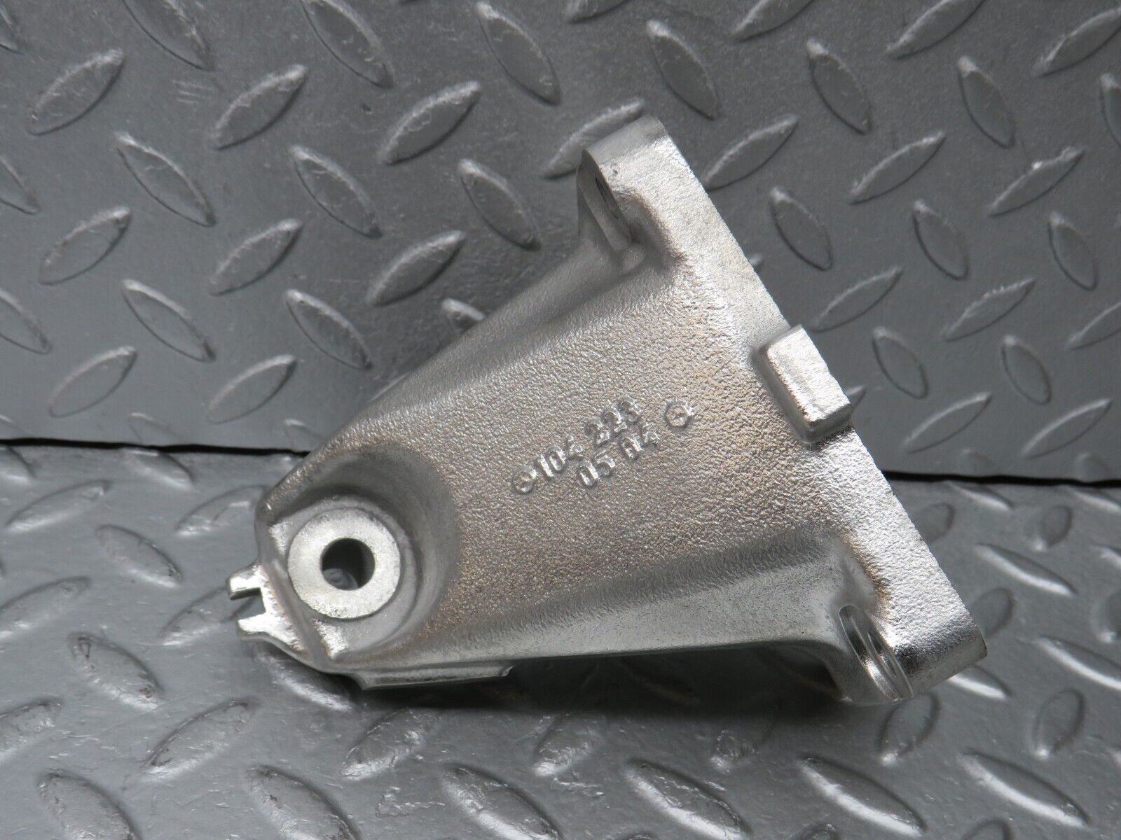 38627 Mercedes-Benz R129 280SL Coupe Engine Mount Bracket Right 1042230504