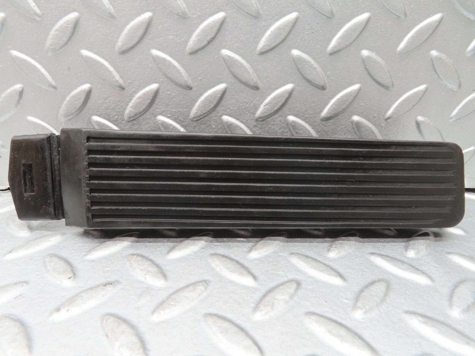 16887 Mercedes-Benz C123 280CE Coupe Accelerator Pedal With Rubber 1233010082