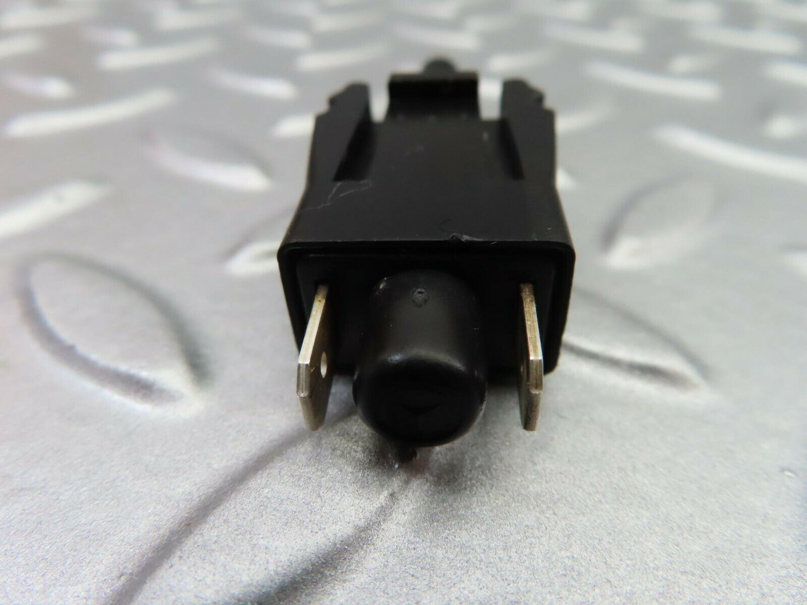 6511 Mercedes-Benz S124 E220 Wagon Door Contact Switch 0015458714