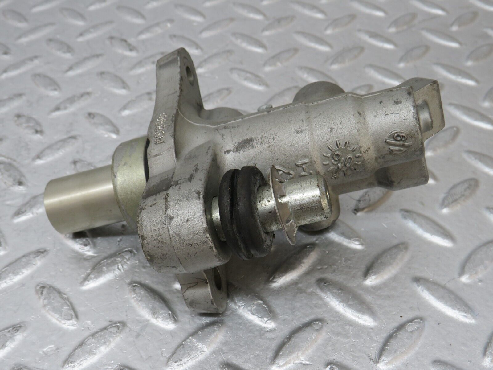 35188 Mercedes-Benz W221 Brake Master Cylinder ATE