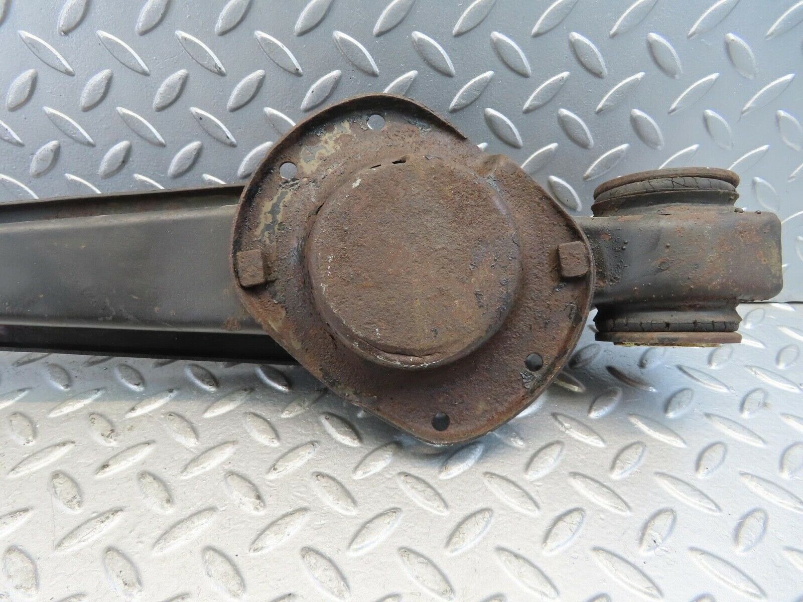 11627 Mercedes-Benz W108 280SE Rear Right Axle Spring Coil Mount