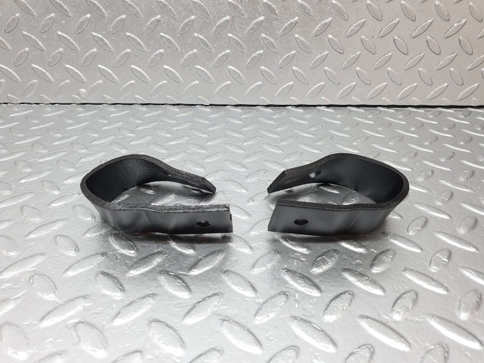 40837 Mercedes-Benz W123 300D Front Bumper Bracket